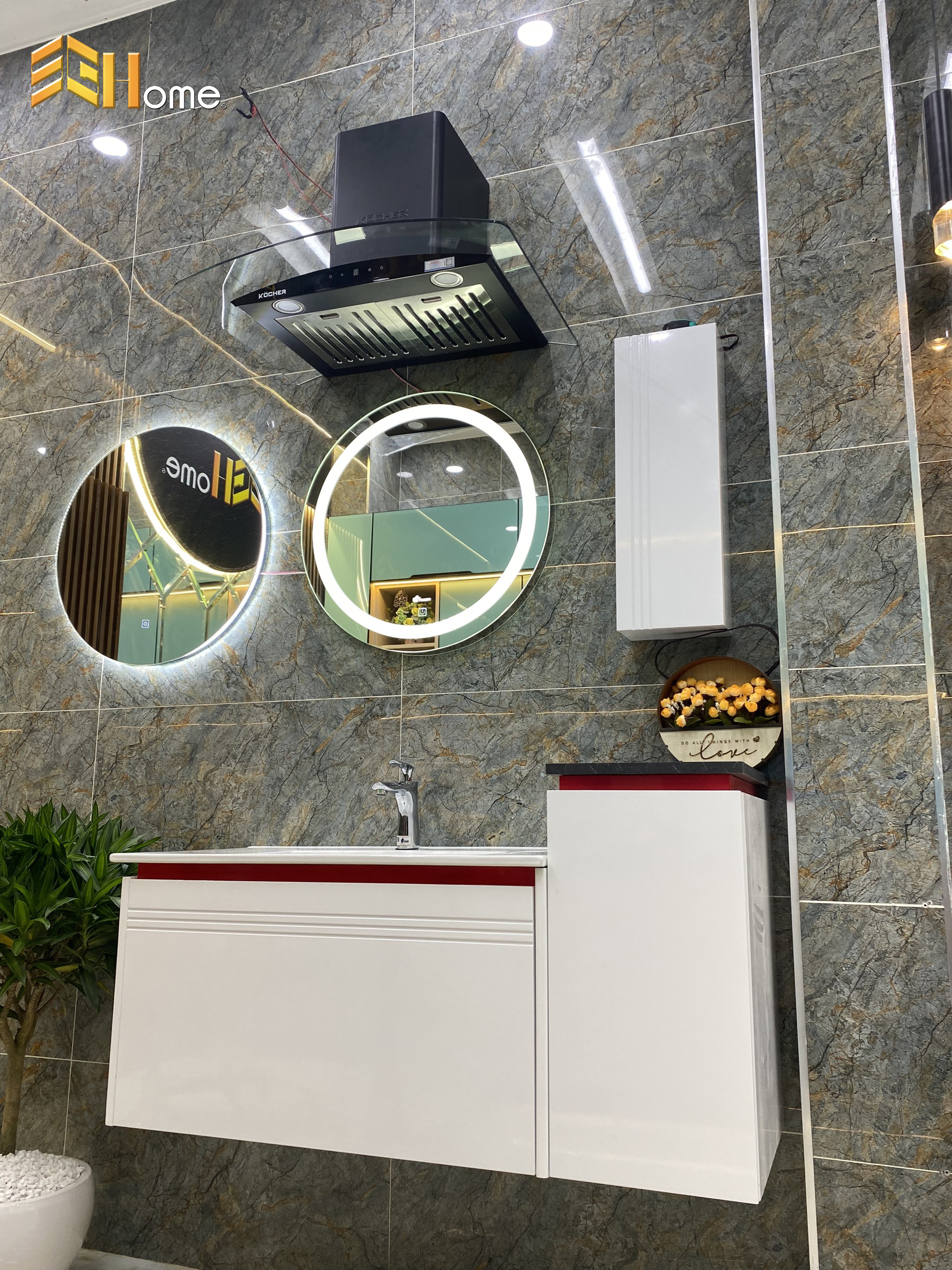 Tủ lavabo treo trong nhà tắm trưng bày tại Showroom