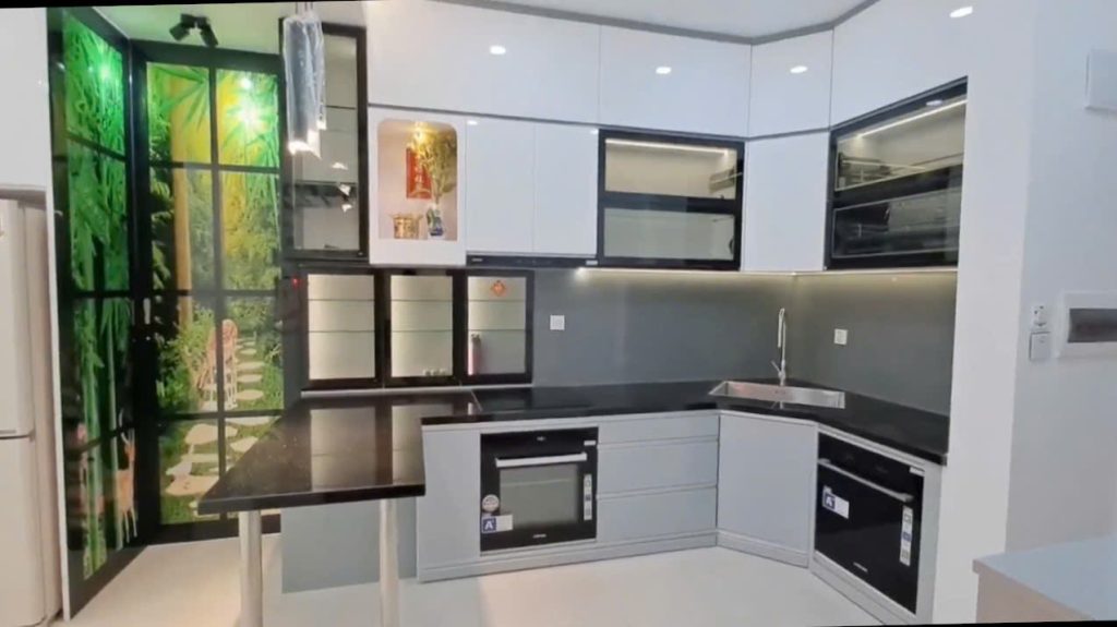 Thi Công Tủ Bếp Cánh Kính Nhà Anh Thịnh