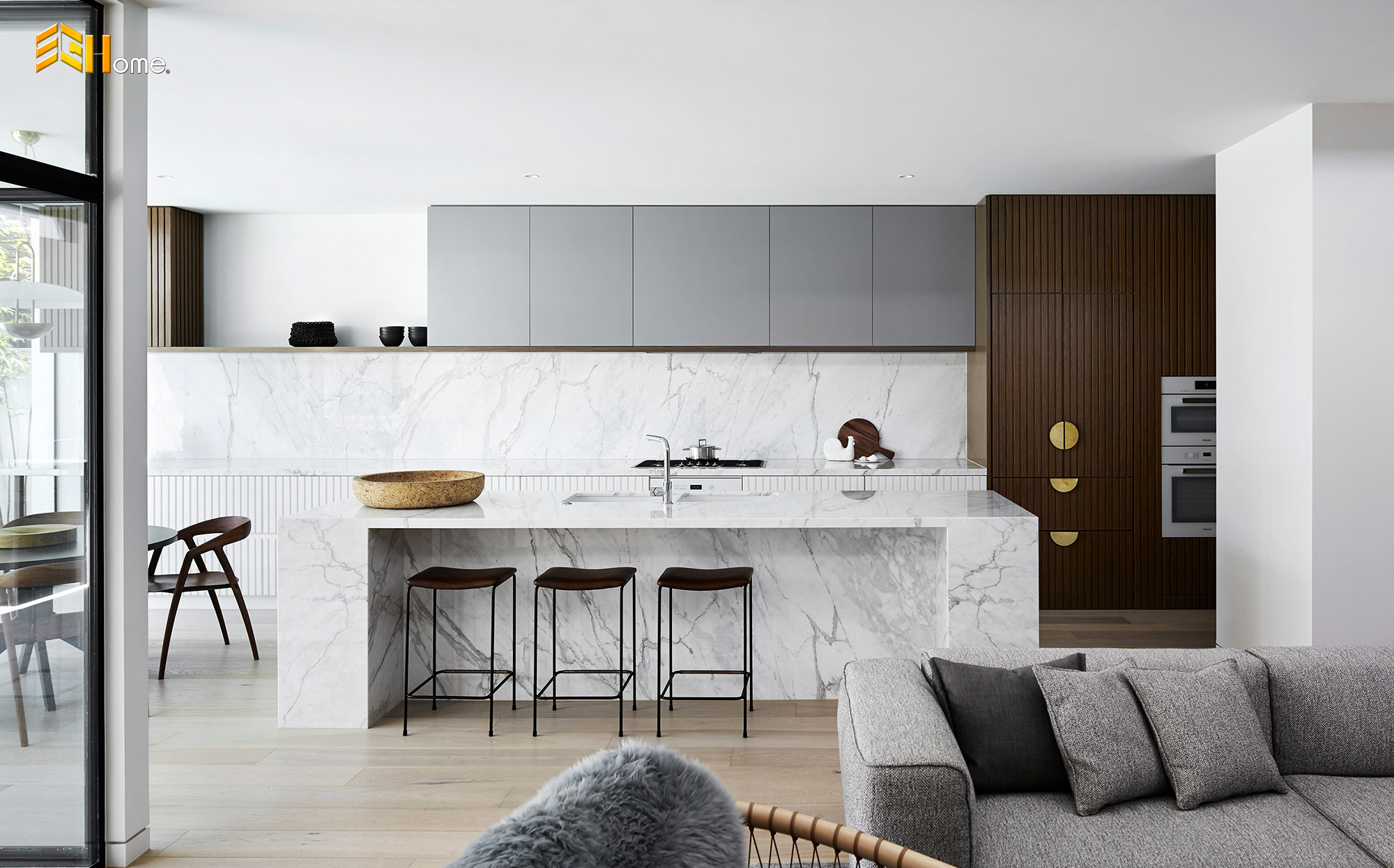 Thiết kế tủ bếp chữ I kết hợp đảo bếp phong cách Âu Mỹ nhà anh Thái – Quận 2